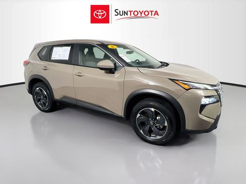 Used 2025 Nissan Rogue SV FWD image 1