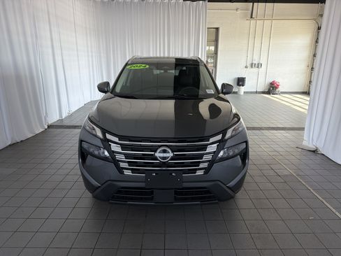 Used 2024 Nissan Rogue SV w/ SV Premium Package FWD image 2