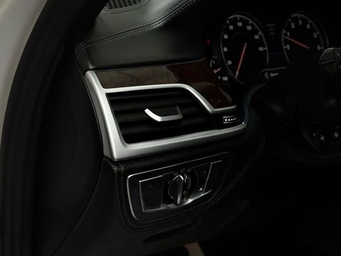 Used 2017 BMW 750i xDrive image 20