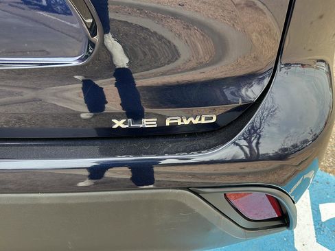 Used 2022 Toyota Highlander XLE image 5