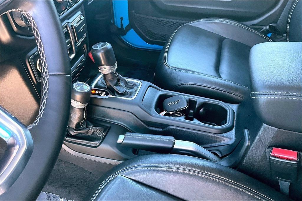 Used 2021 Jeep Wrangler Unlimited Sahara AWD/4WD image 17