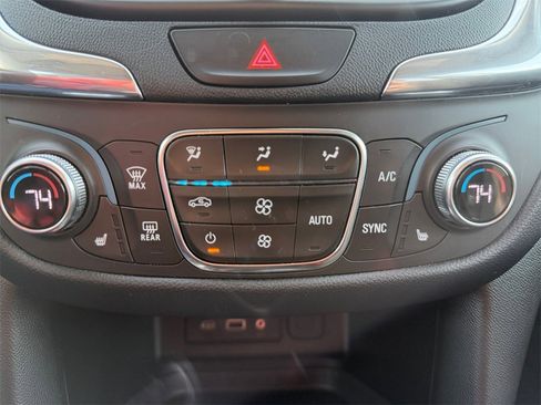 Used 2019 Chevrolet Equinox LT w/ Sun & Navigation Package image 27