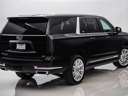Used 2026 Cadillac Escalade ESV Luxury w/ LPO, Floor Liner Package AWD/4WD image 11