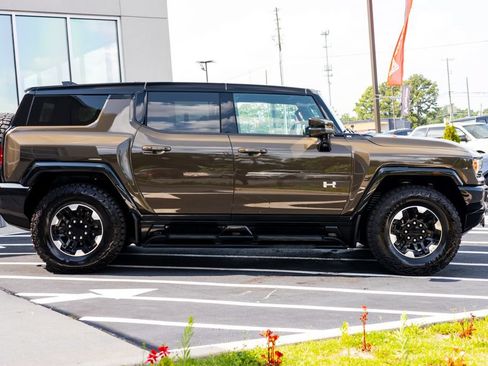 Used 2025 GMC Hummer EV 2X w/ Extreme Off-Road Package AWD/4WD image 12