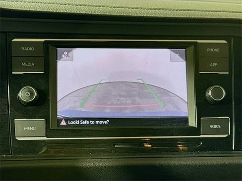 Used 2024 Volkswagen Jetta SE image 11