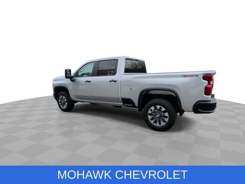 Used 2022 Chevrolet Silverado 2500 Custom w/ Custom Value Package image 7
