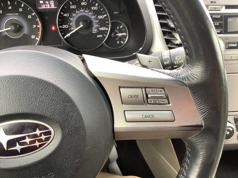 Used 2010 Subaru Outback 2.5i Premium image 38