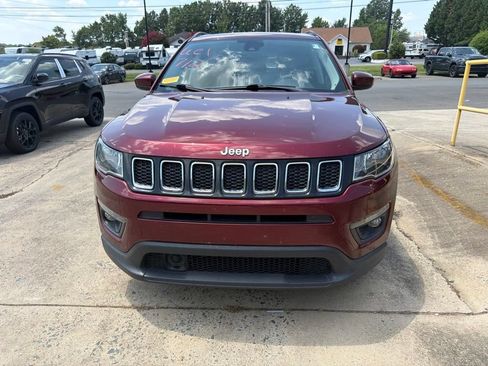 Used 2020 Jeep Compass Latitude FWD image 2