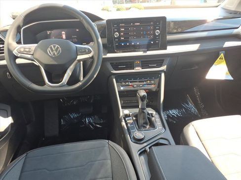 New 2026 Volkswagen Taos SE AWD/4WD image 9