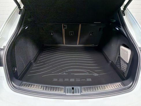 Used 2025 Porsche Macan image 13