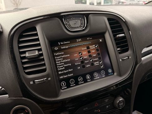 Used 2025 Chrysler Pacifica Limited image 48