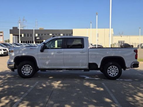 Used 2024 Chevrolet Silverado 2500 LT image 3