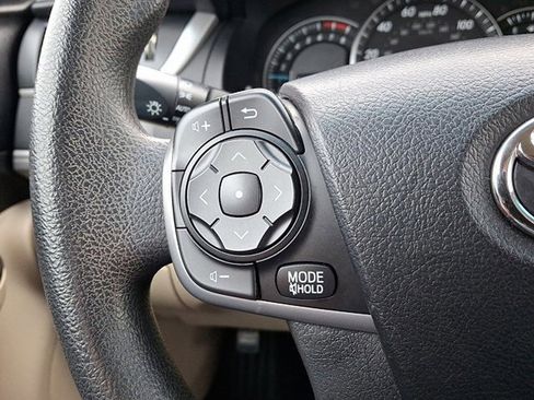 Used 2014 Toyota Camry L image 20