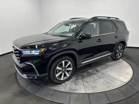 Certified 2025 Honda Pilot Touring image 3