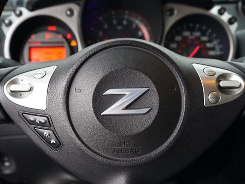 Used 2016 Nissan 370Z Coupe RWD image 23