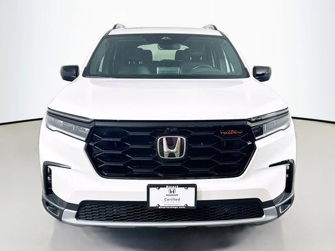 Used 2024 Honda Pilot TrailSport image 2