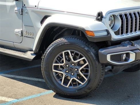 Used 2024 Jeep Wrangler Sahara image 10