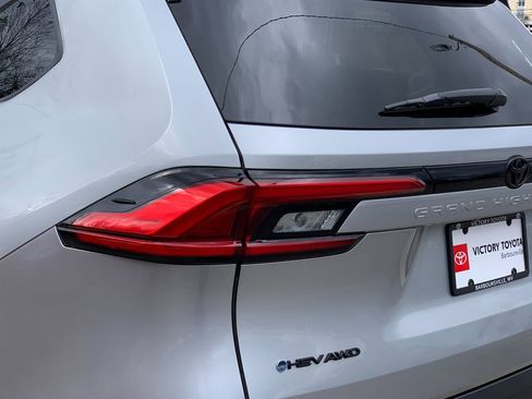 Used 2024 Toyota Grand Highlander XLE image 35