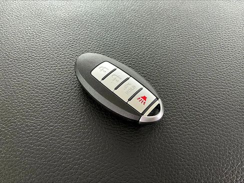 Used 2019 Nissan Rogue SV image 31