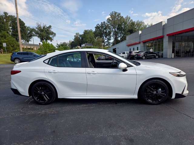 Used 2025 Toyota Camry SE FWD image 10