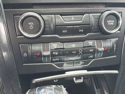 Used 2018 Ford Explorer XLT w/ Equipment Group 202A AWD/4WD image 12