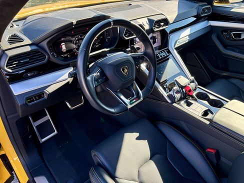 Used 2022 Lamborghini Urus image 18