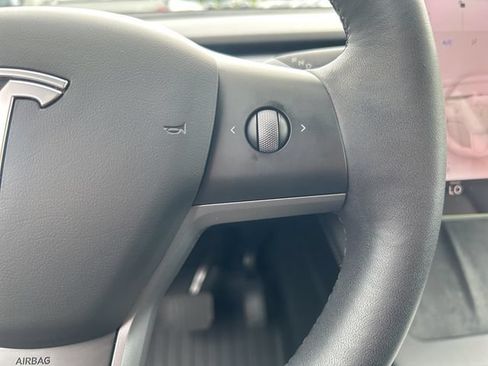 Used 2023 Tesla Model Y Long Range AWD/4WD image 32