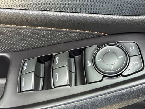 Used 2019 Chevrolet Traverse Premier w/ Redline Edition AWD/4WD image 17