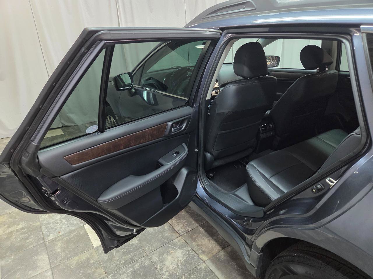 Used 2017 Subaru Outback 2.5i Limited AWD/4WD image 11