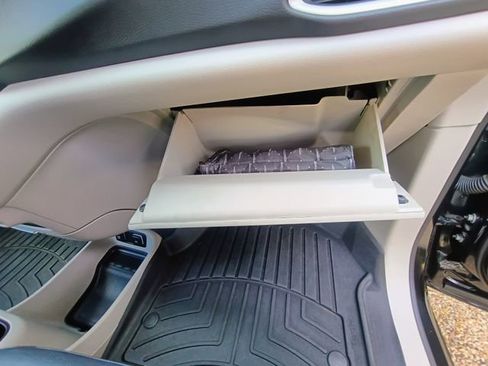 Used 2020 Chrysler Pacifica Touring-L Plus w/ Tire & Wheel Group image 49