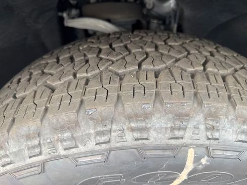 Used 2022 GMC Yukon XL AT4 image 28