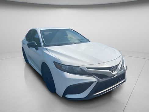 Used 2021 Toyota Camry SE AWD/4WD image 6