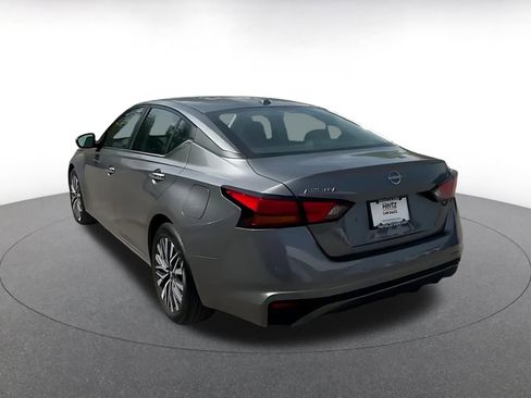 Used 2025 Nissan Altima 2.5 SV image 11