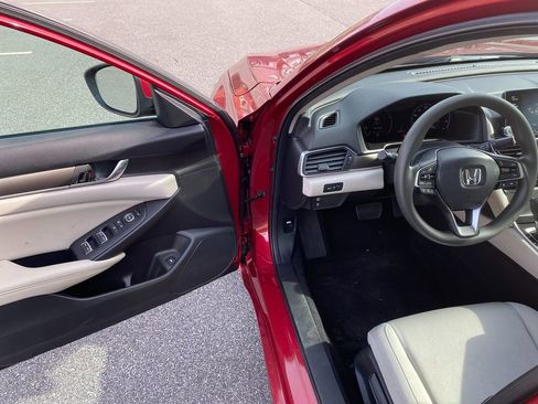 Used 2019 Honda Accord LX image 10