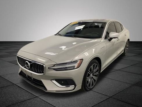 Used 2021 Volvo S60 T8 Inscription image 3