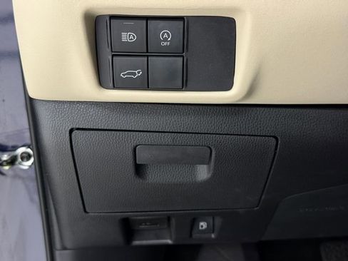 Used 2023 Toyota Highlander XLE FWD image 14