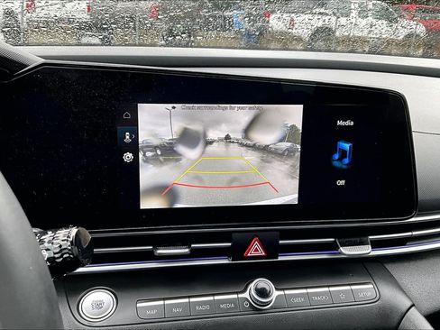 Used 2025 Hyundai Elantra SEL image 14