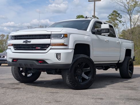 Used 2018 Chevrolet Silverado 1500 LT w/ All Star Edition image 4