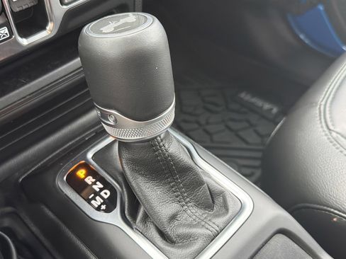 Used 2022 Jeep Wrangler Unlimited Sahara AWD/4WD image 22
