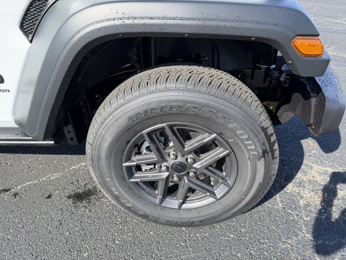 New 2026 Jeep Gladiator Sport AWD/4WD image 3
