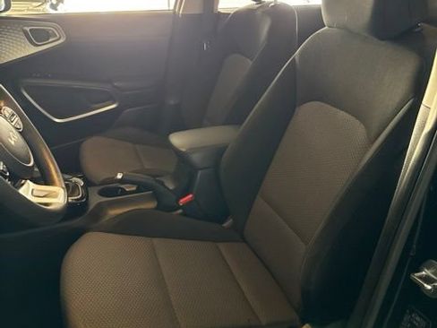Used 2023 Kia Soul S FWD image 6