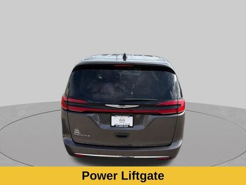Used 2023 Chrysler Pacifica Touring-L FWD image 10