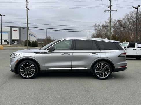 Used 2020 Lincoln Aviator Reserve w/ Equipment Group 202A image 2