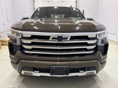 Used 2023 Chevrolet Silverado 1500 High Country w/ Technology Package AWD/4WD image 10
