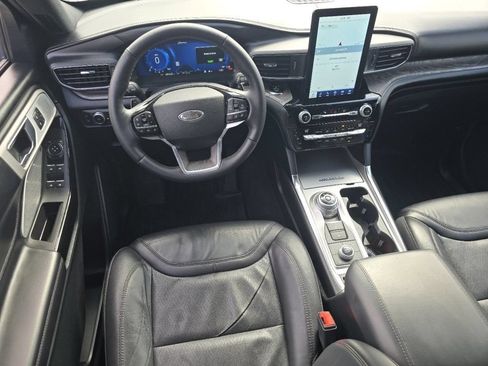 Used 2021 Ford Explorer Platinum w/ Premium Technology Package AWD/4WD image 31