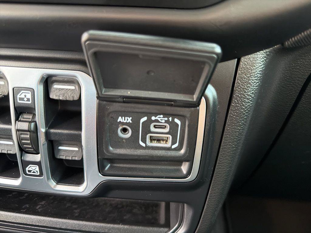 Used 2020 Jeep Gladiator Sport w/ Quick Order Package 24S AWD/4WD image 35