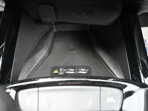Used 2025 Chevrolet Trax RS w/ Sunroof Package FWD image 21