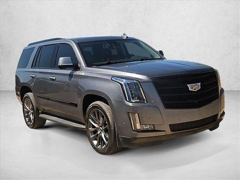 Used 2019 Cadillac Escalade Luxury w/ Escalade Sport Edition AWD/4WD image 3