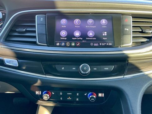 Used 2020 Buick Enclave Essence image 32