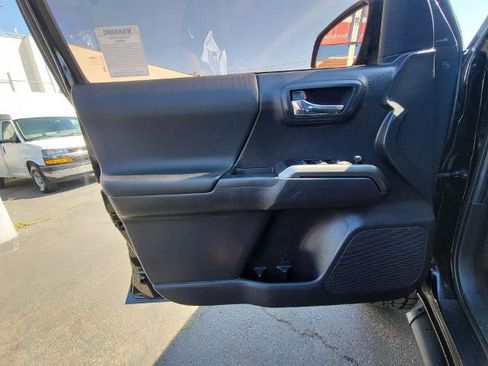 Used 2022 Toyota Tacoma TRD Sport w/ Technology Package image 21